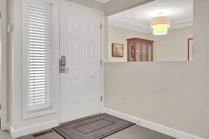 4 12957 17 AVENUE - photo 3 of 32