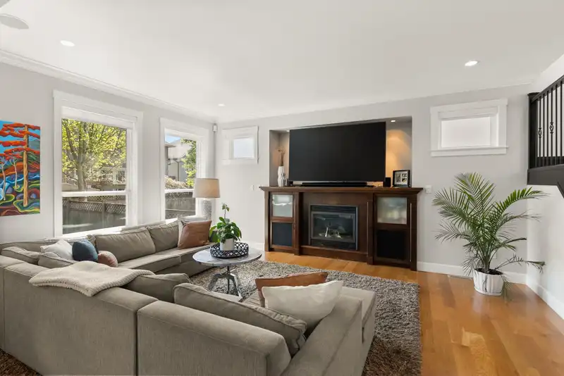 14752 34A AVENUE - photo 4 of 37