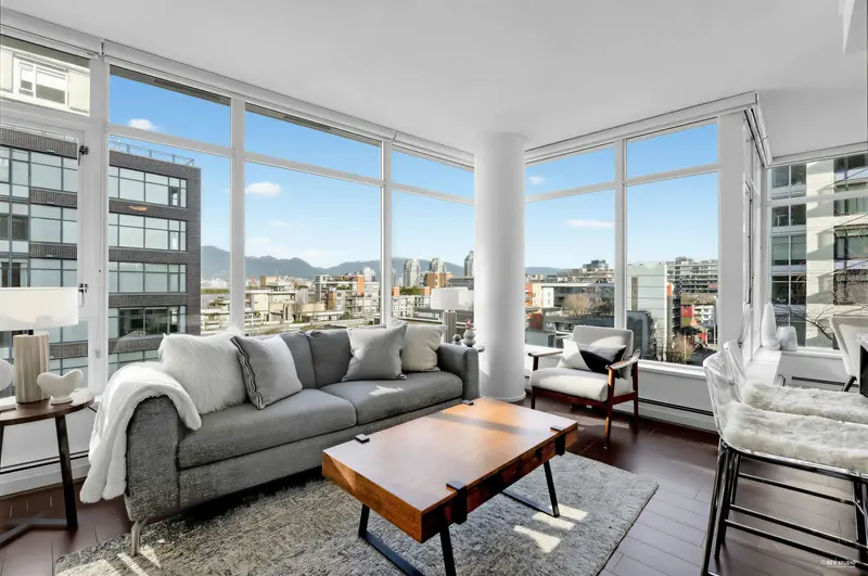 909 1708 COLUMBIA STREET - photo 2 of 25