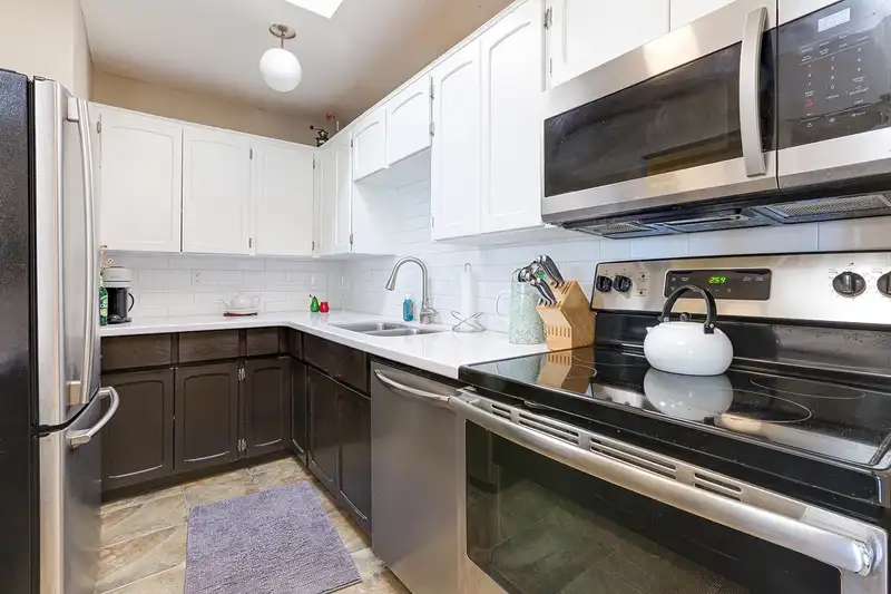 301 1354 WINTER STREET - photo 2 of 31