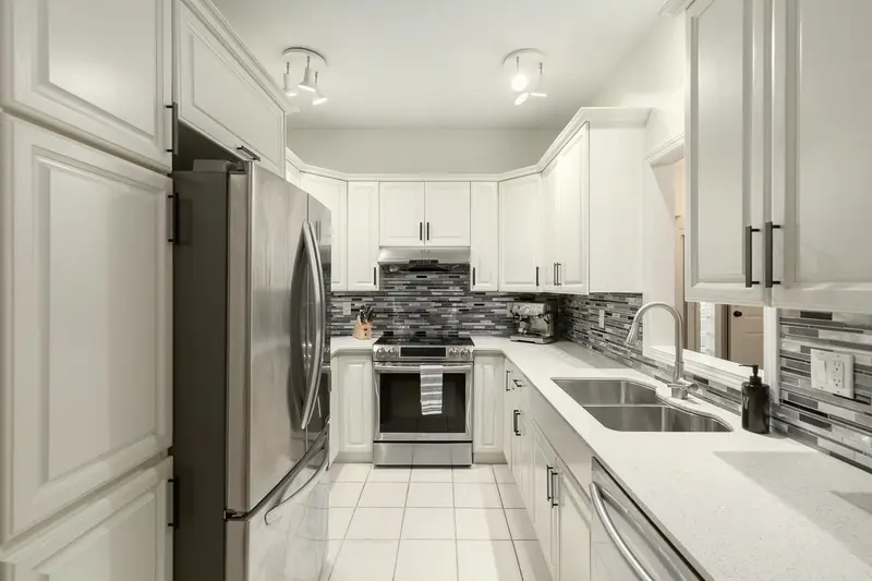 PH2 2577 WILLOW STREET - photo 4 of 25