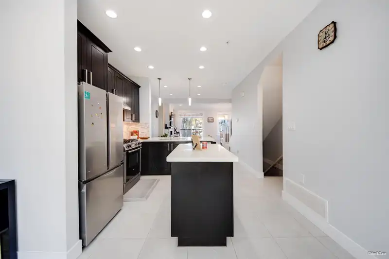 28 2689 PARKWAY DRIVE - photo 4 of 34