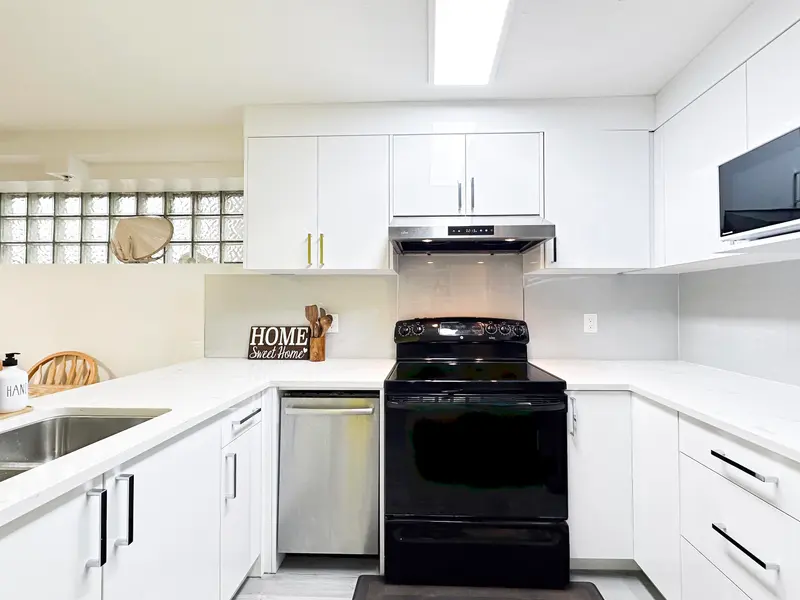 211 22356 MCINTOSH AVENUE - photo 1 of 25