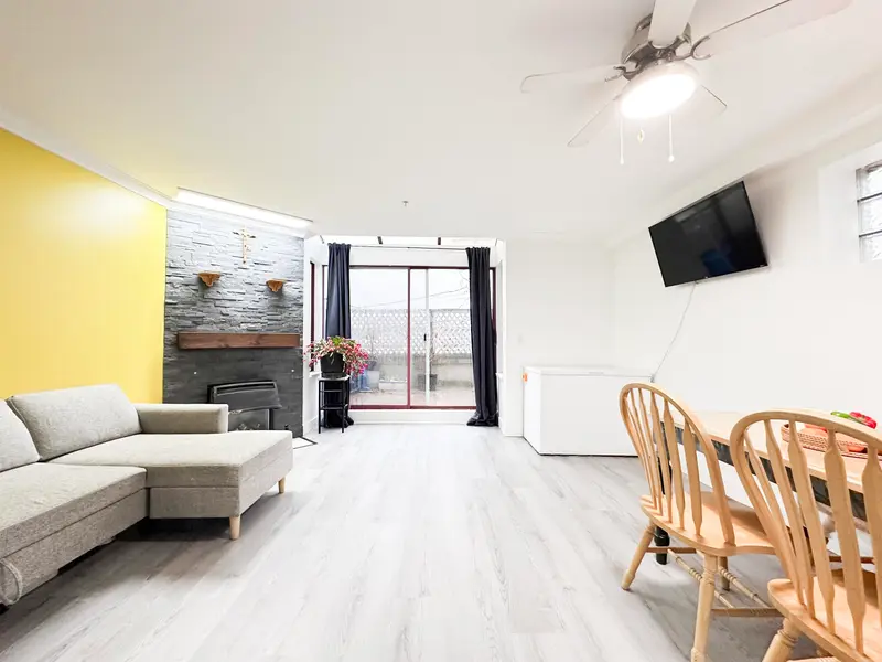 211 22356 MCINTOSH AVENUE - photo 4 of 25