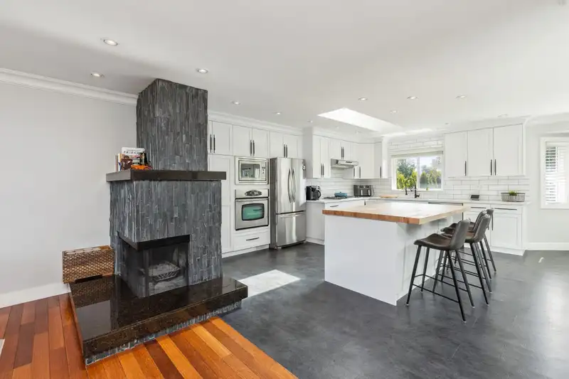 14418 16A AVENUE - photo 4 of 36