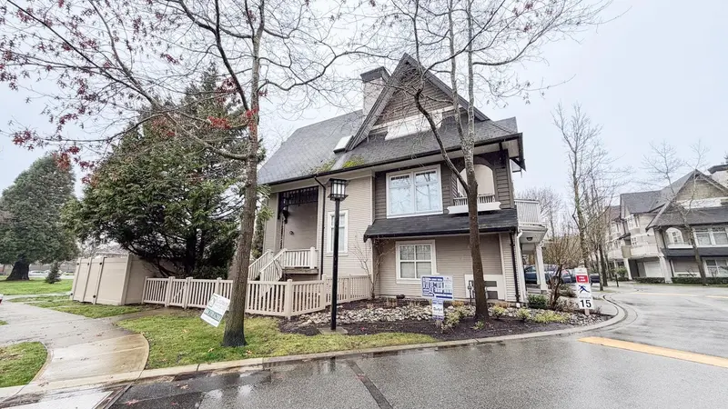 92 6888 ROBSON DRIVE - photo 2 of 25