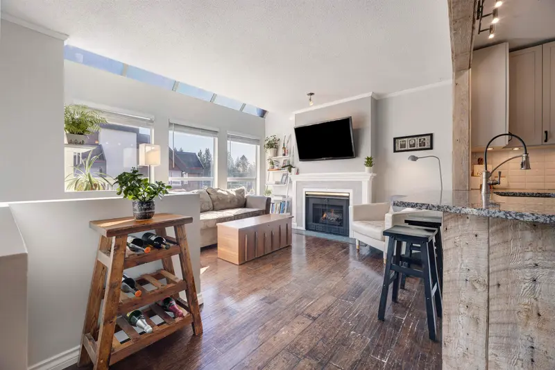 309 3721 DELBROOK AVENUE - photo 4 of 25