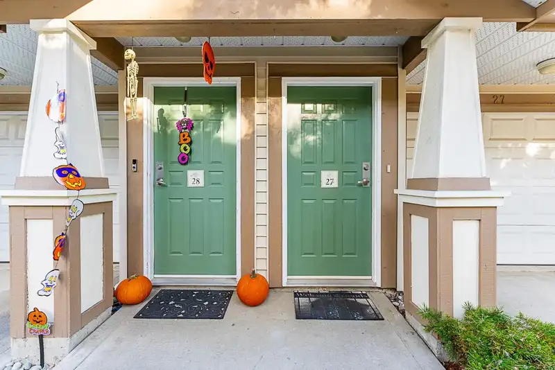 27 2678 KING GEORGE BOULEVARD - photo 3 of 37