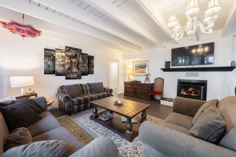 1372 OTTAWA AVENUE - photo 3 of 25