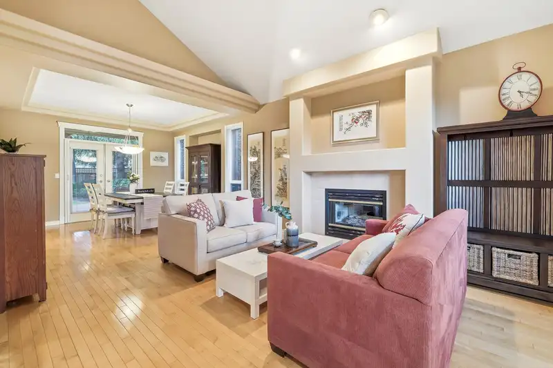 3528 CANTERBURY DRIVE - photo 4 of 25