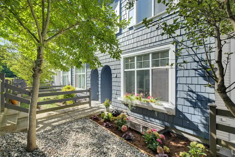 84 15268 28 AVENUE - photo 1 of 39