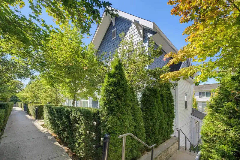 84 15268 28 AVENUE - photo 2 of 39