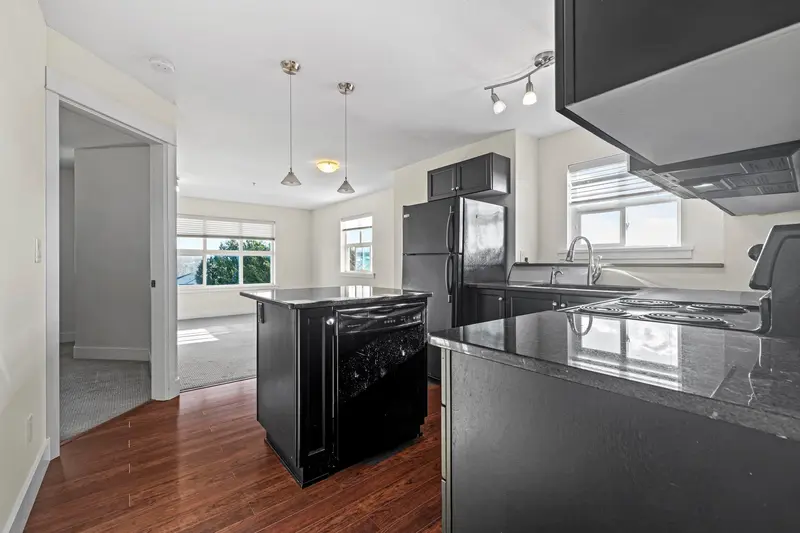 319 30525 CARDINAL AVENUE - photo 1 of 25