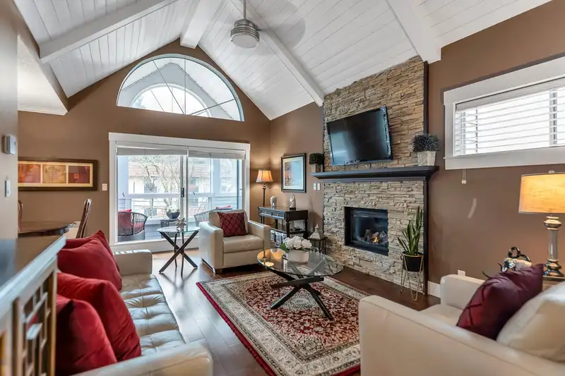 301 1473 BLACKWOOD STREET - photo 4 of 33