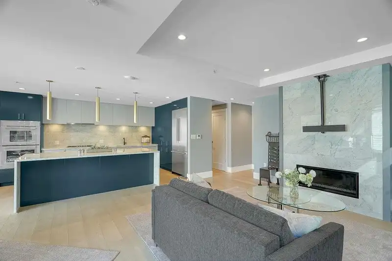 203 14825 THRIFT AVENUE - photo 4 of 39