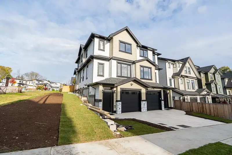101 1840 165A STREET - photo 2 of 25