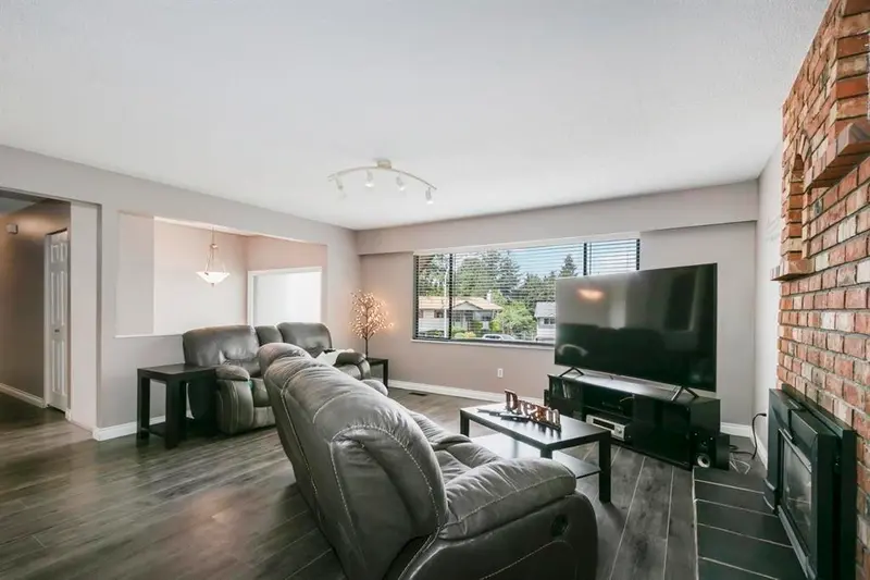 20272 46A AVENUE - photo 3 of 25