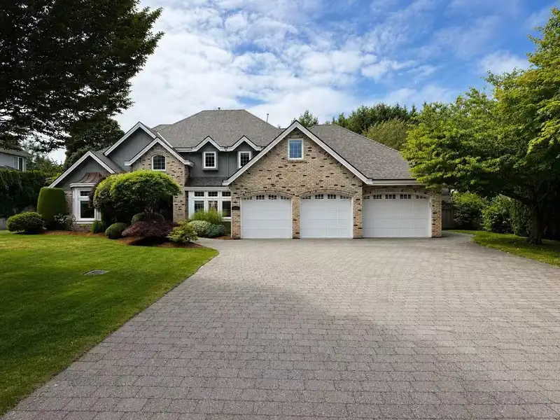 2543 138 STREET - photo 3 of 4