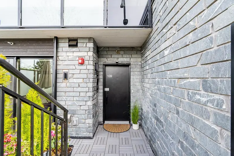 109 650 E 2ND STREET - photo 2 of 25