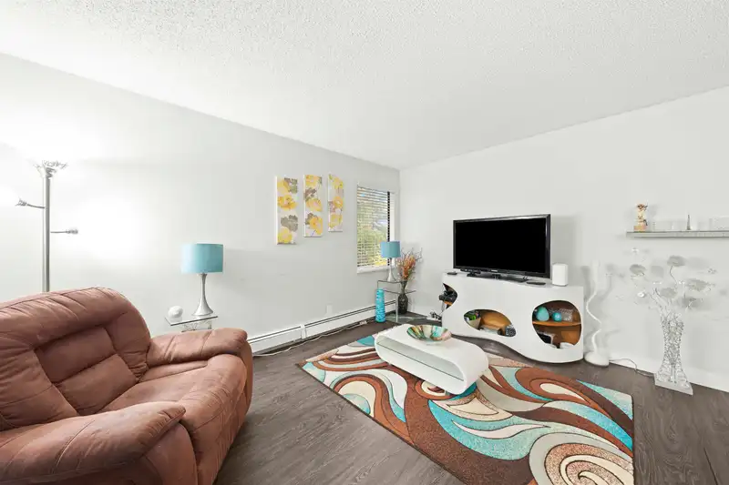 219 1760 SOUTHMERE CRESCENT - photo 2 of 27