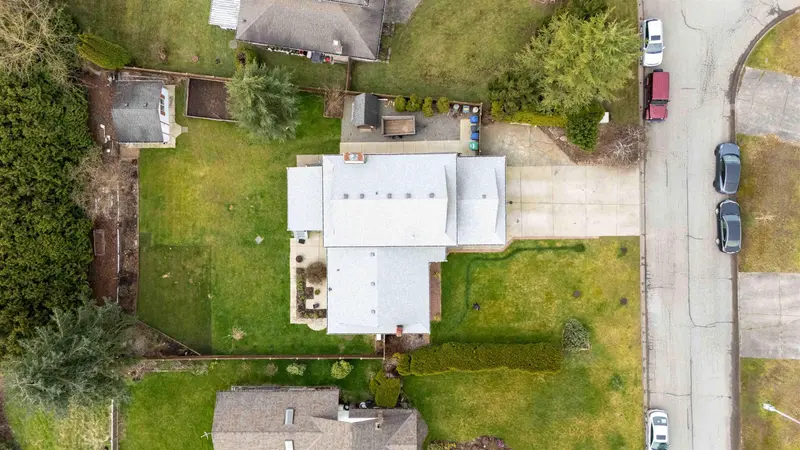 18166 54 AVENUE - photo 3 of 25