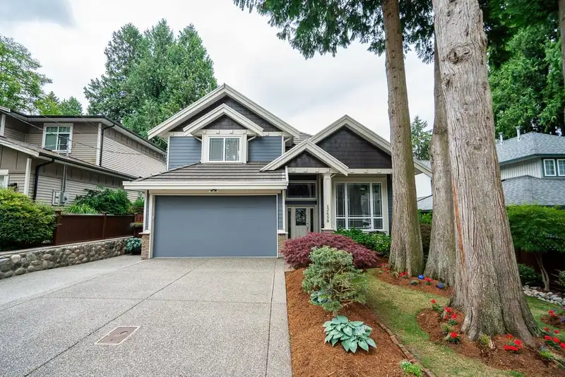 12658 16 AVENUE - photo 1 of 40