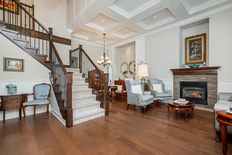12658 16 AVENUE - photo 3 of 40