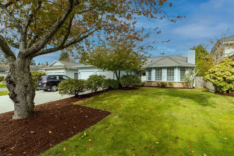 14129 16A AVENUE - photo 4 of 25
