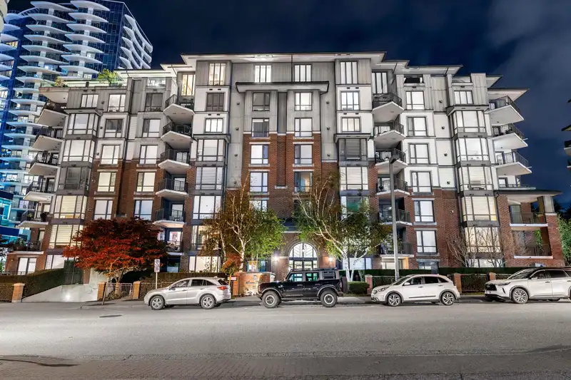 PH 801 1551 FOSTER STREET - photo 2 of 40