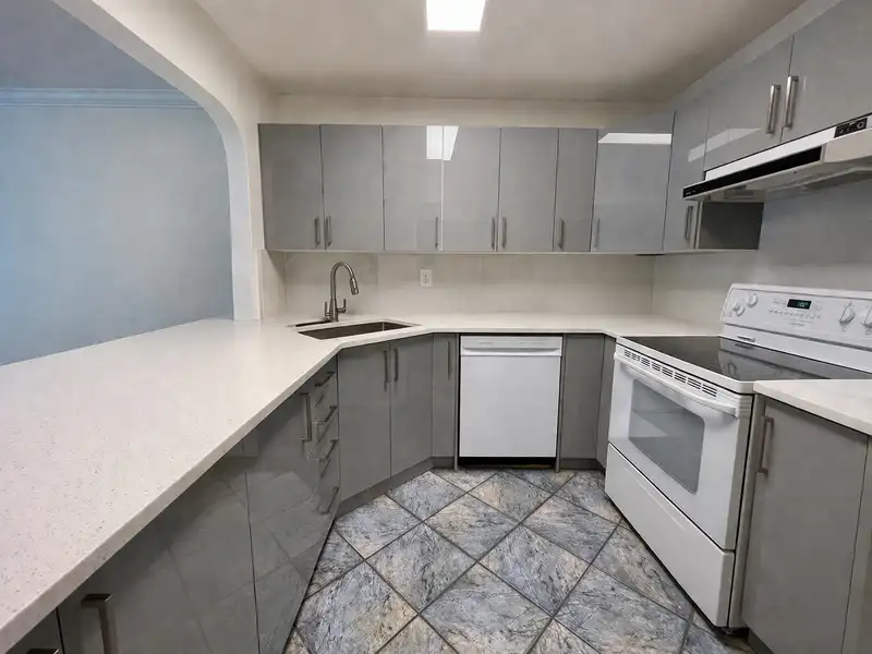 203 1273 MERKLIN STREET - photo 4 of 10