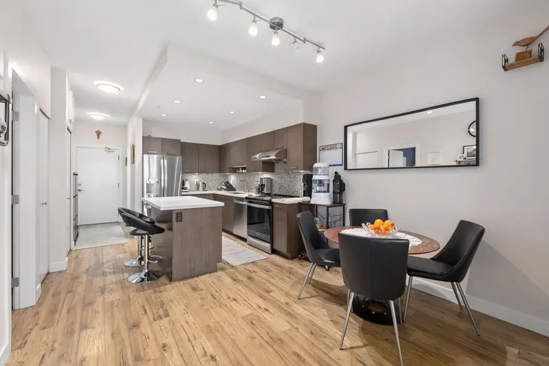 2102 963 CHARLAND AVENUE - photo 4 of 25