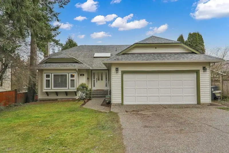 885 164 STREET - photo 1 of 31