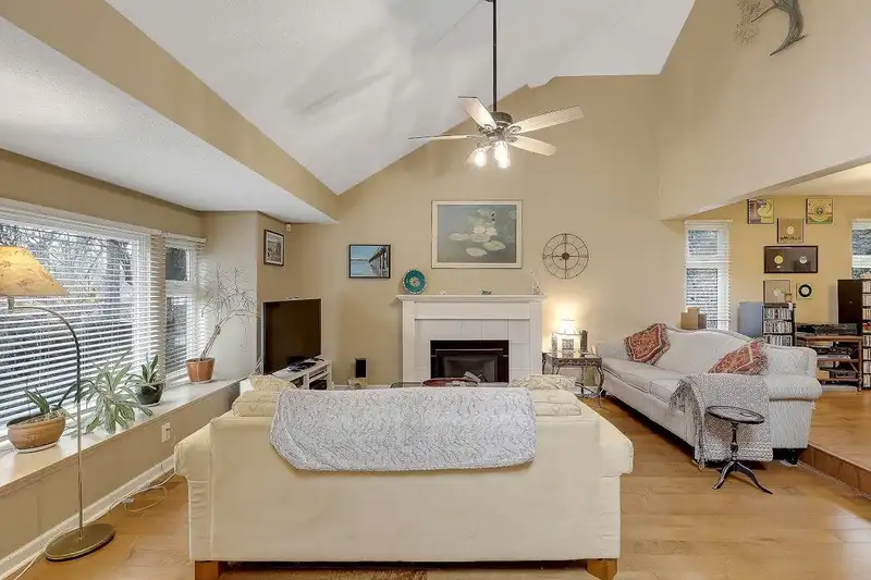 885 164 STREET - photo 2 of 31