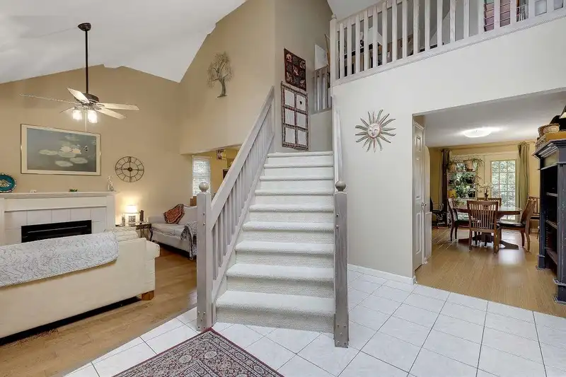 885 164 STREET - photo 4 of 31
