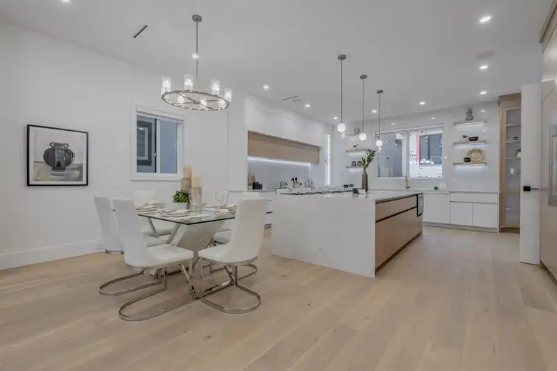 16647 18 AVENUE - photo 4 of 40