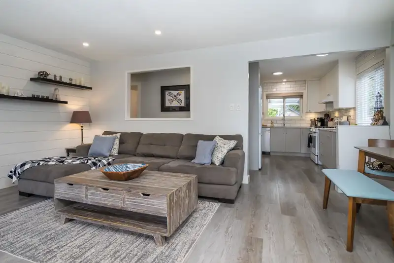 15669 20 AVENUE - photo 4 of 24