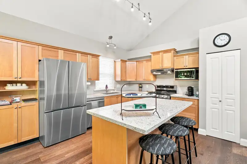 22 3500 144 STREET - photo 2 of 28