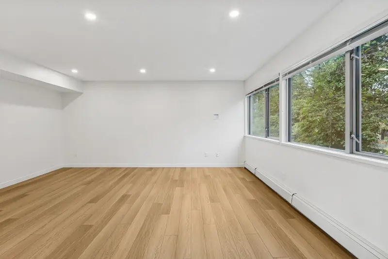 879 WESTVIEW CRESCENT - photo 4 of 25