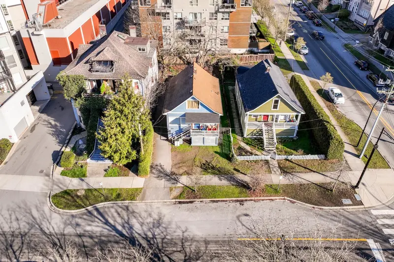 164 E 10TH STREET - photo 4 of 25