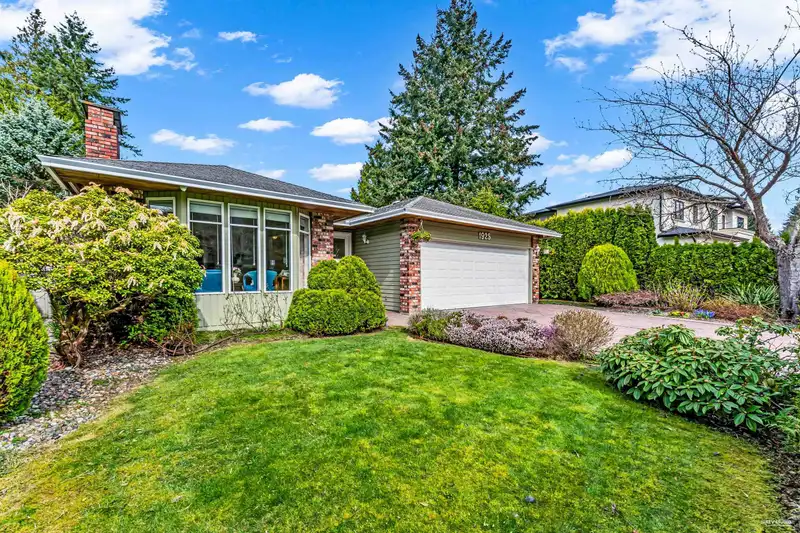 1925 SOUTHMERE CRESCENT - photo 1 of 39