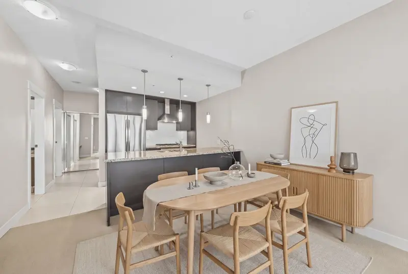 2709 7088 18TH AVENUE - photo 2 of 25