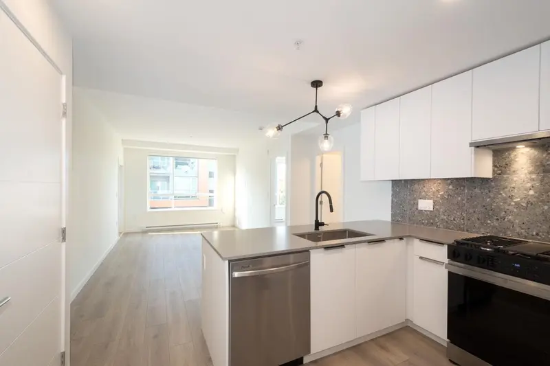 423 7936 206 STREET - photo 2 of 25