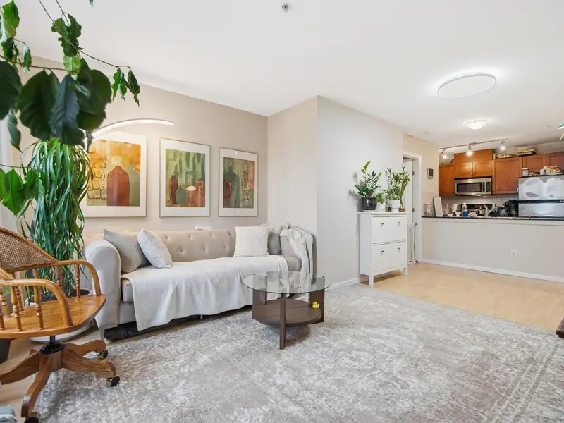 403 415 E COLUMBIA STREET - photo 4 of 22