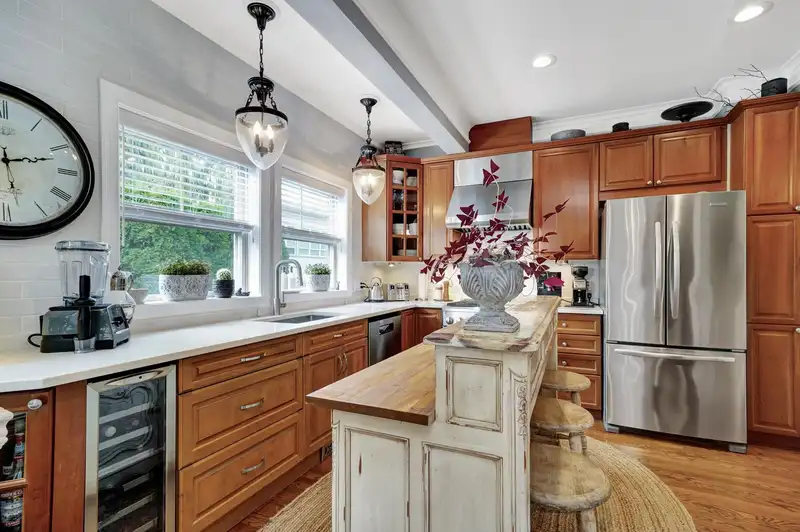 4 15151 BUENA VISTA AVENUE - photo 3 of 37