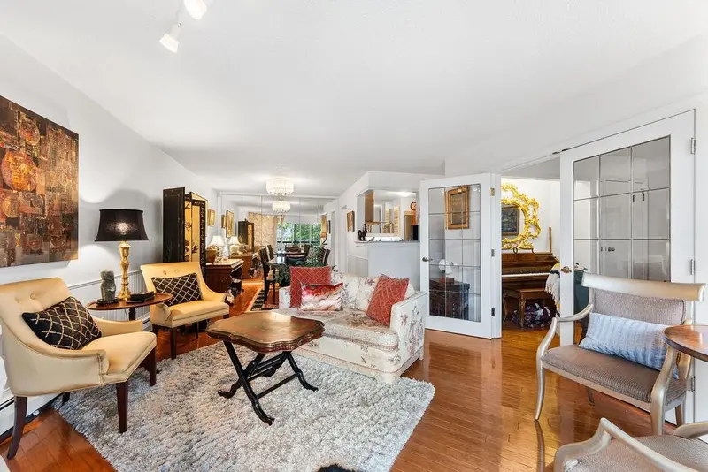 305 10240 RYAN ROAD - photo 4 of 25