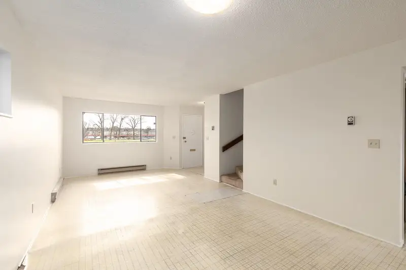 835 PRIOR STREET - photo 2 of 25