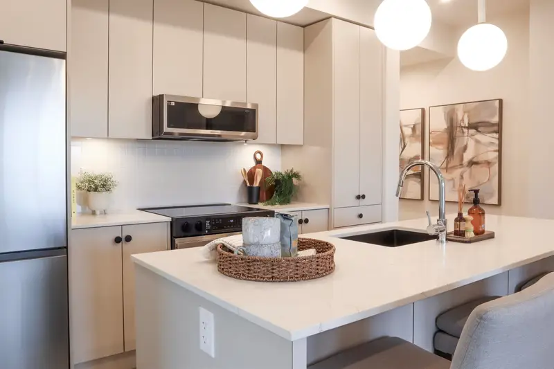 410 45497 CAMPUS DRIVE - photo 2 of 16