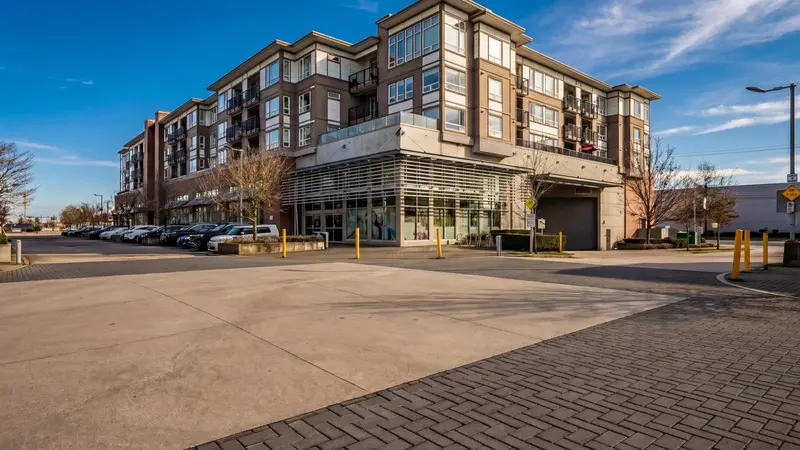 322 12339 STEVESTON HIGHWAY - photo 1 of 25