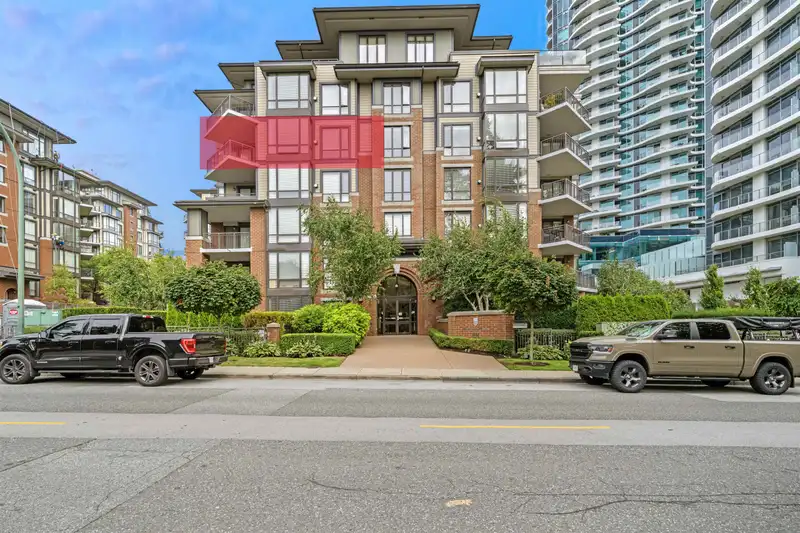 503 1550 MARTIN STREET - photo 2 of 25