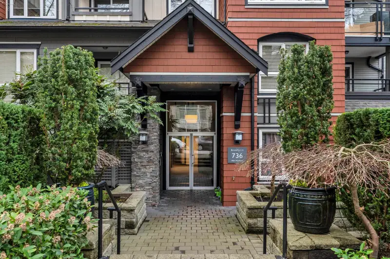 102 736 W 14TH AVENUE - photo 2 of 25